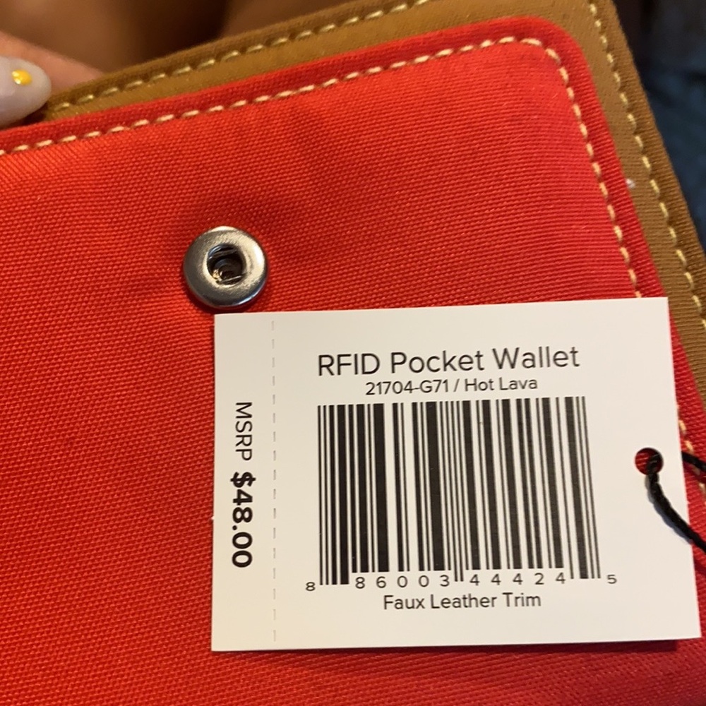VeraBradley GoAnywhere CarryOn&RFID Pocket Wallet